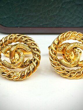 Vintage Chanel Gold Tone Round Logo Cufflinks SS322